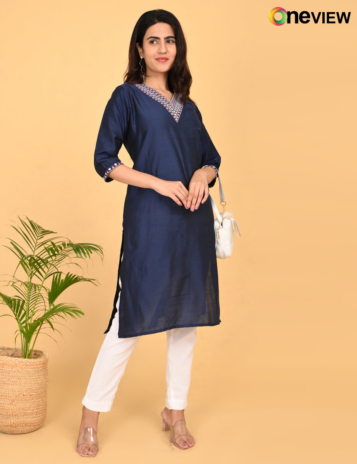 ONVIEW | 1086 | V NECK EMBROIDERY.