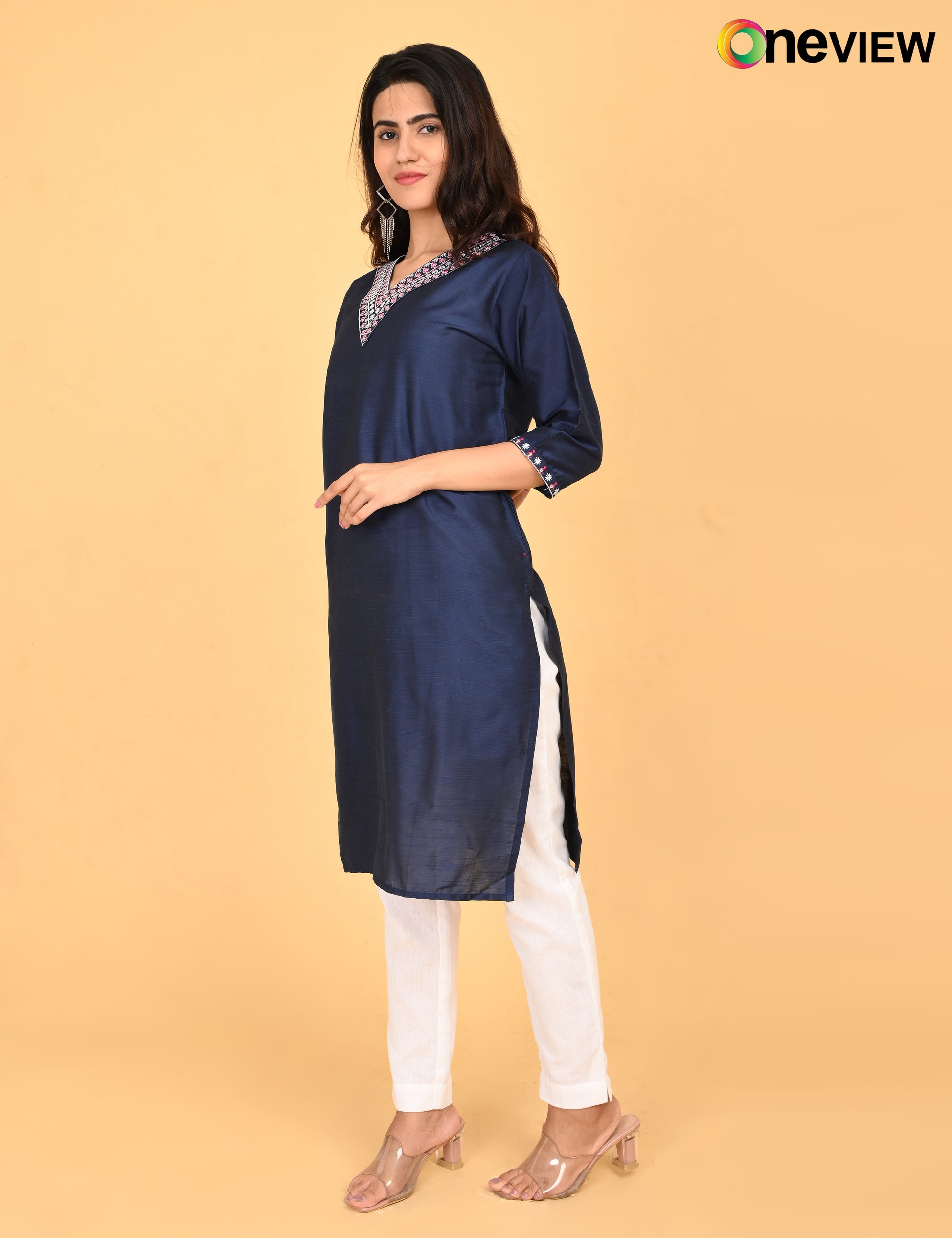ONVIEW | 1086 | V NECK EMBROIDERY.