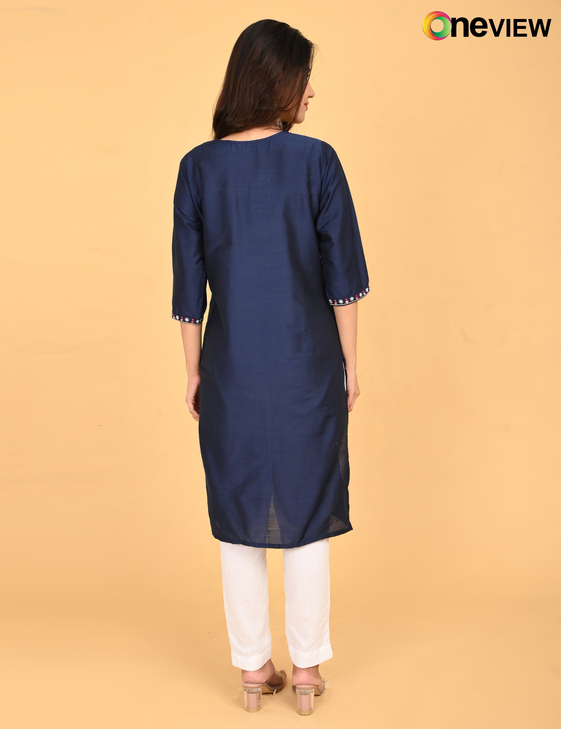 ONVIEW | 1086 | V NECK EMBROIDERY.