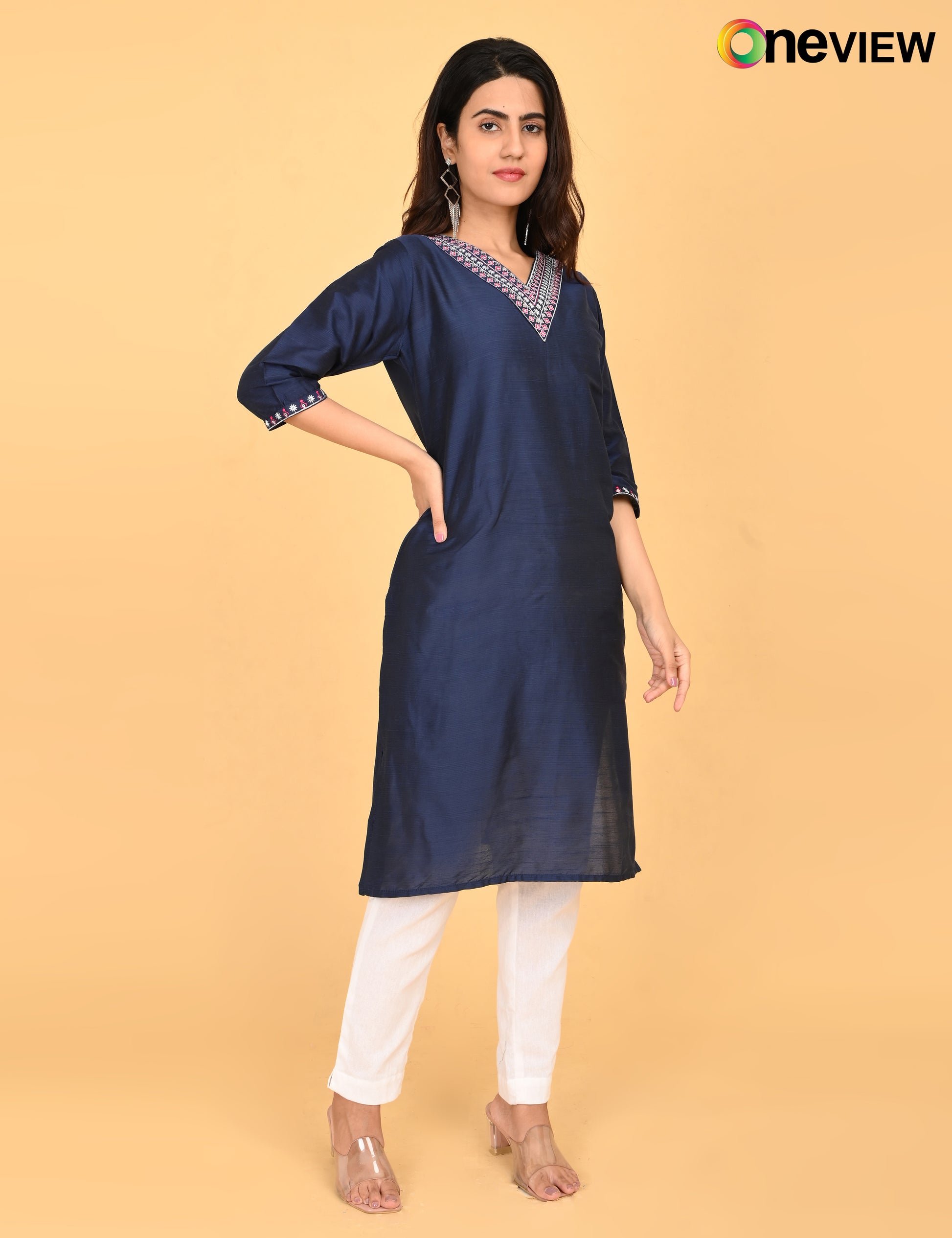 ONVIEW | 1086 | V NECK EMBROIDERY.