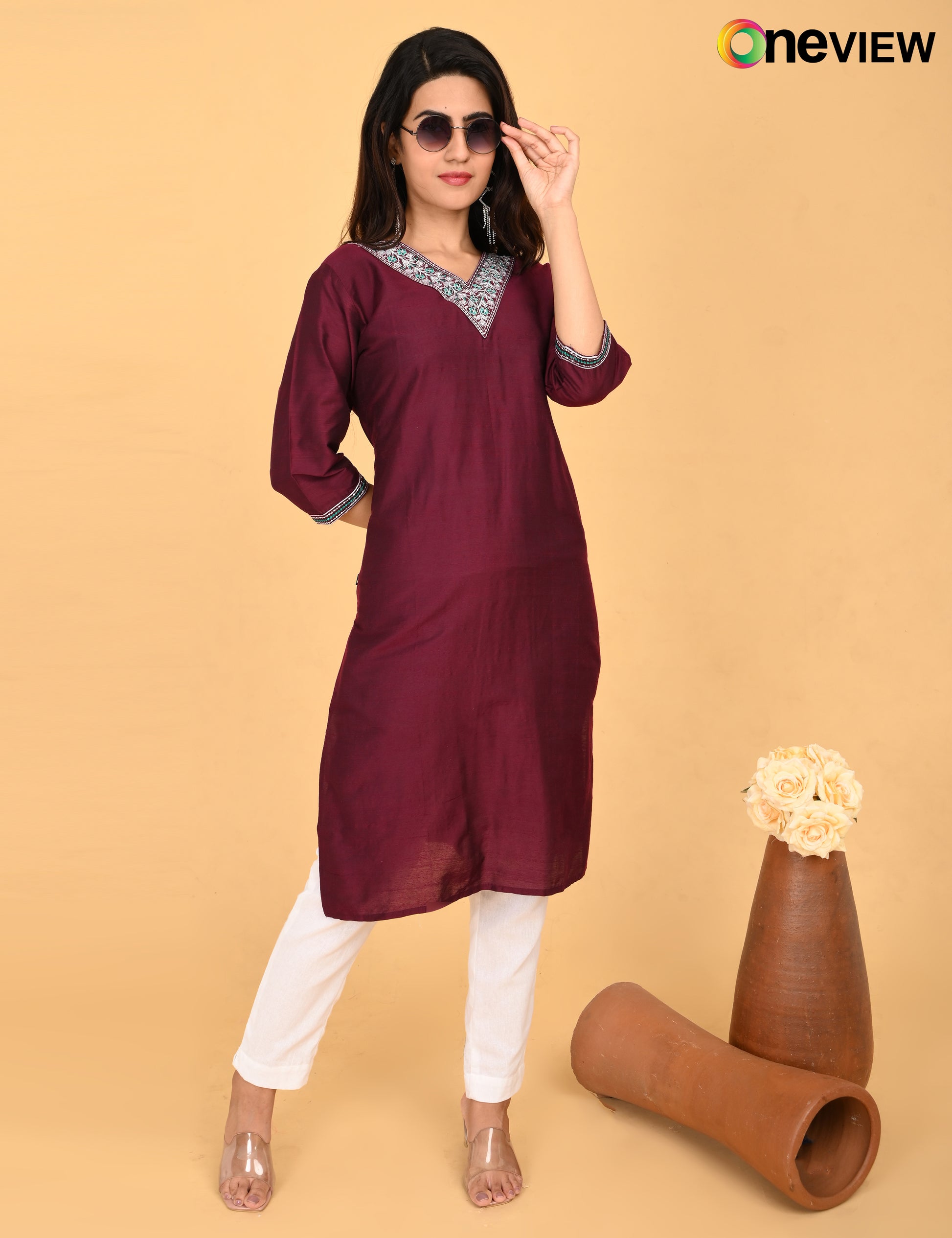 ONVIEW | 1090 | V NECK EMBROIDERY.
