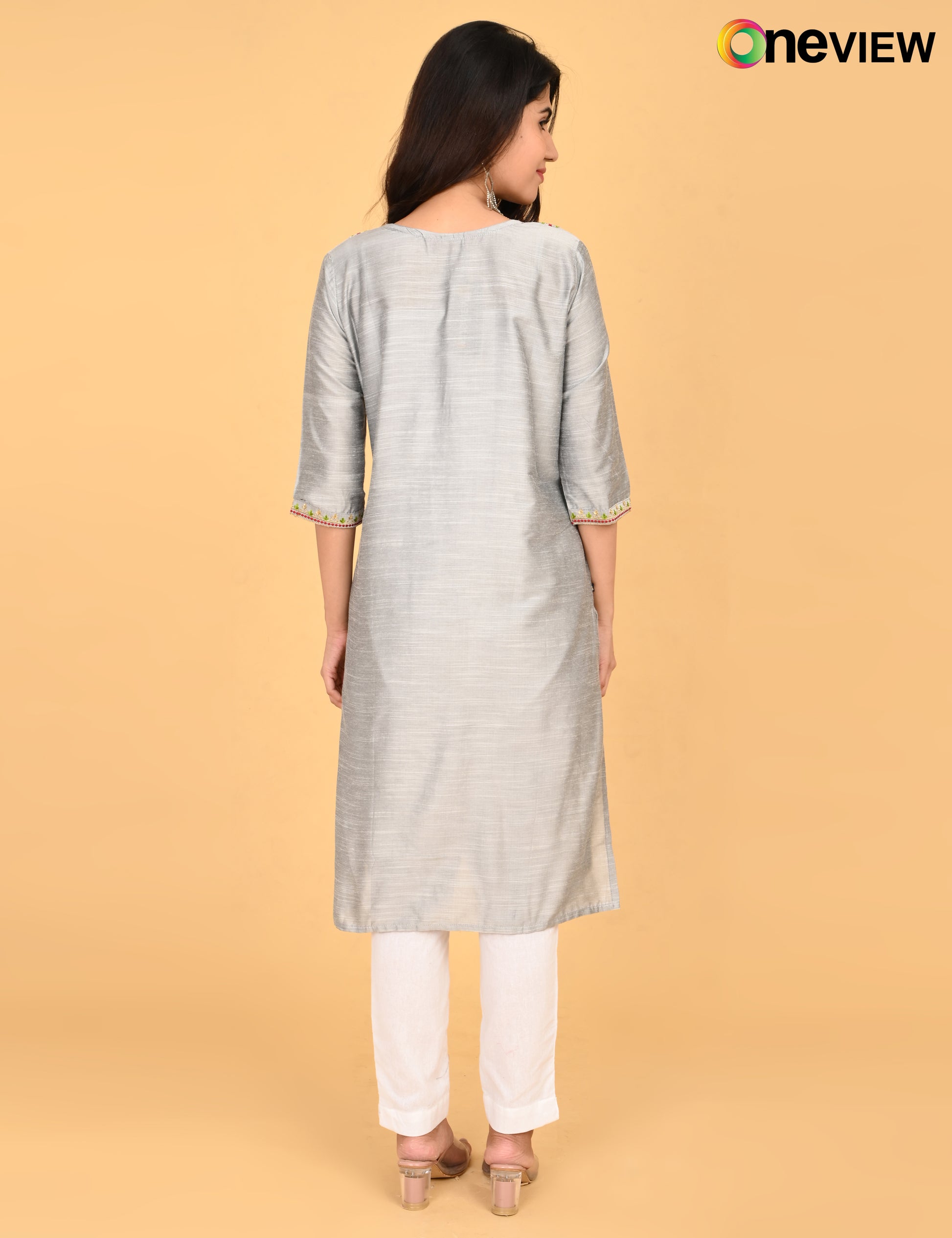 ONVIEW | 1123 | V NECK EMBROIDERY.