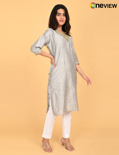ONVIEW | 1123 | V NECK EMBROIDERY.