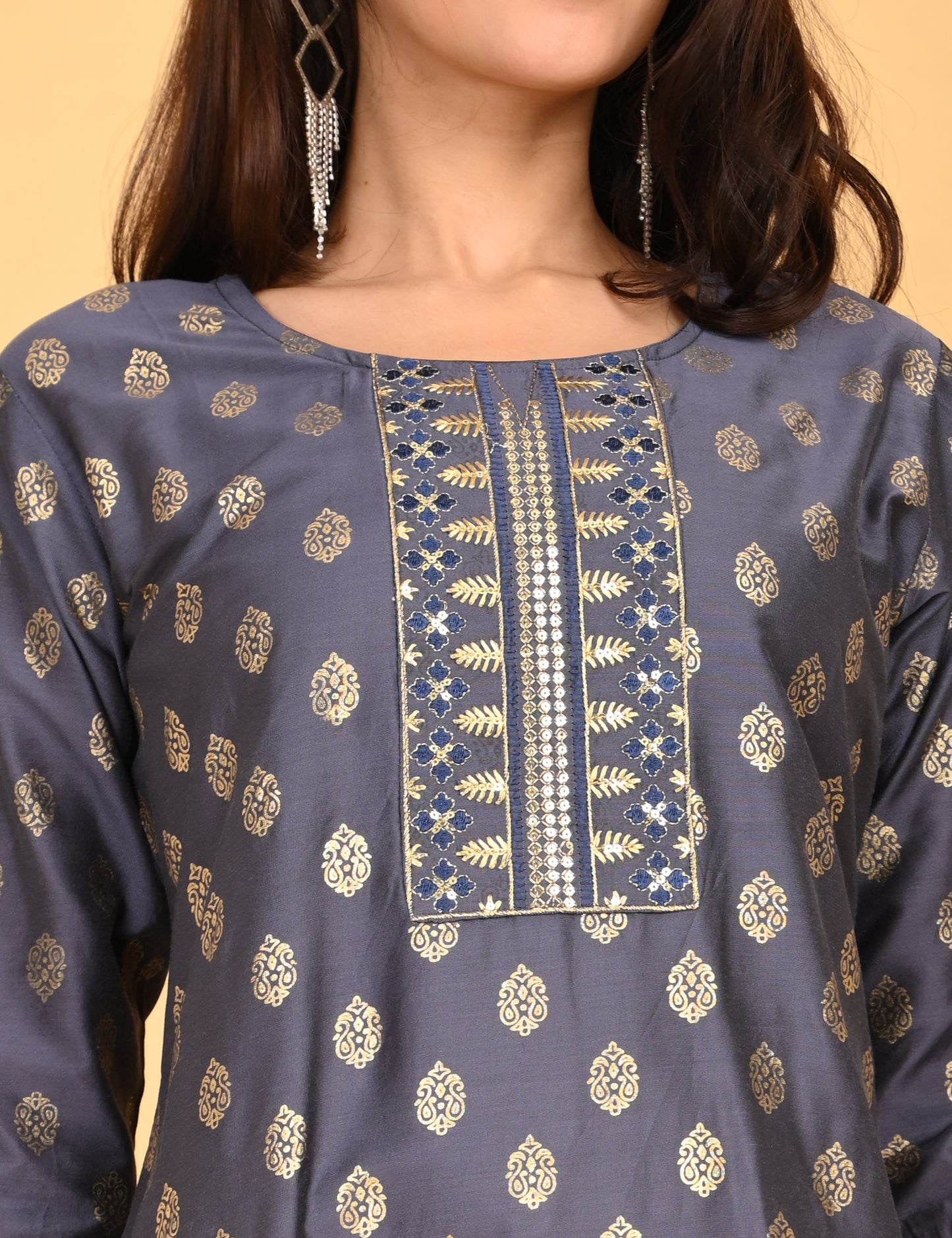 ONVIEW | 208 | SILK SMALL EMBROIDERY.