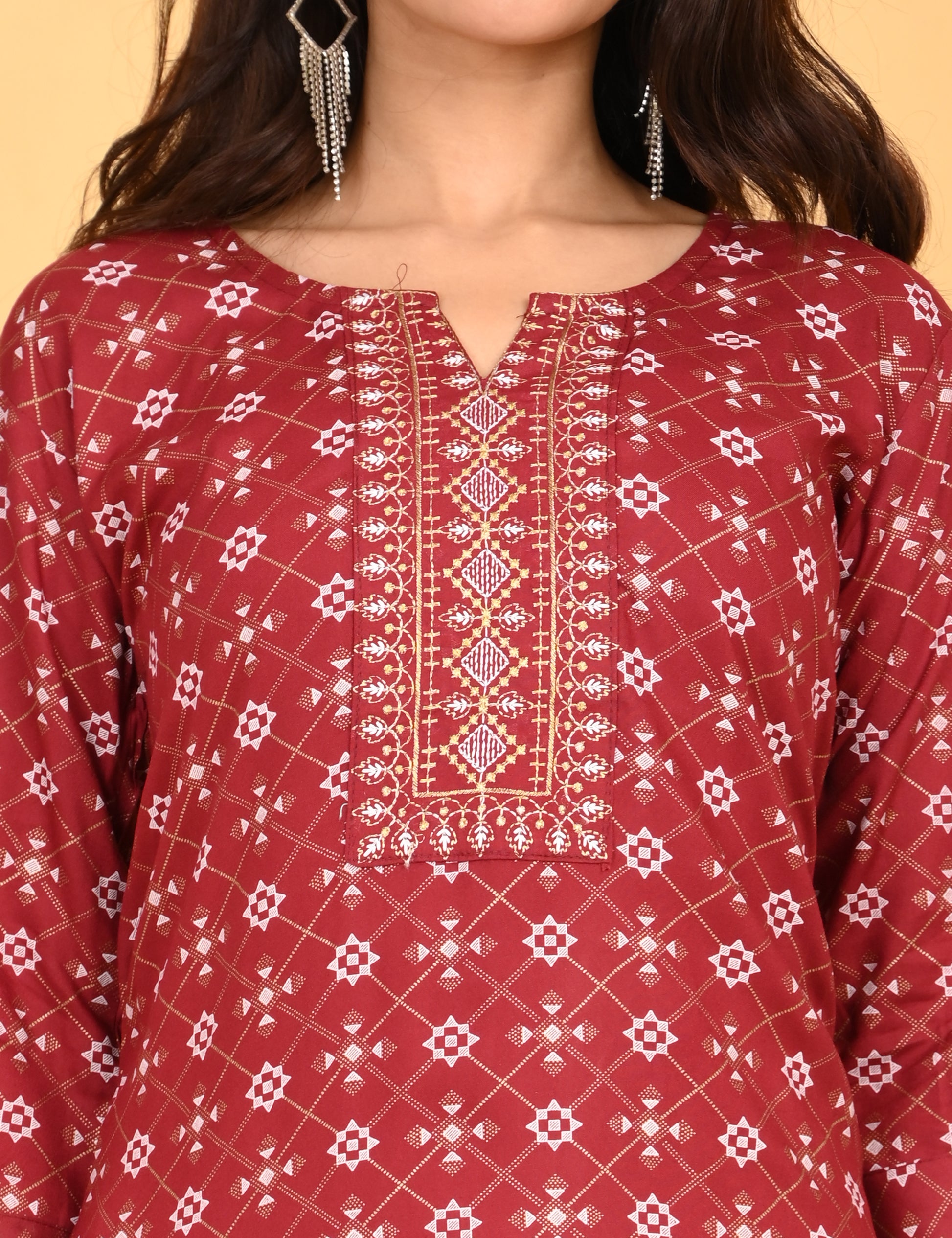 UJIRE | 051 | SMALL EMBROIDERY.